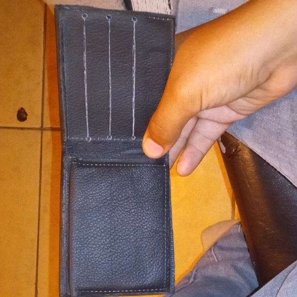 wallet - Picture 2 of 4